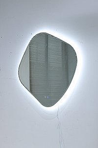 מראה גיאומטרית מעוצבת עם תאורה חכמה – דגם 005 מראה גיאומטרית מעוצבת עם תאורה חכמה – דגם 005